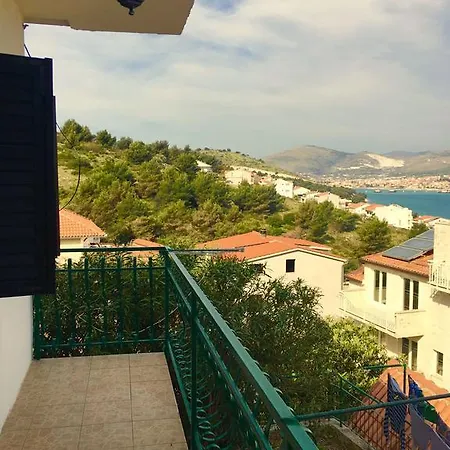 شقة Leo